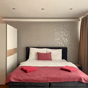 Aurellia Serviced Apartamento